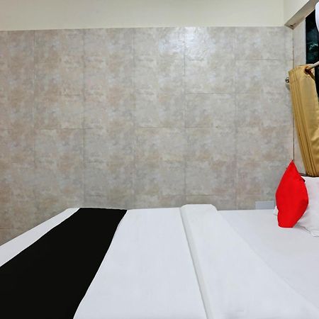 Capital O 79386 Hotel Emirates Bombay Extérieur photo