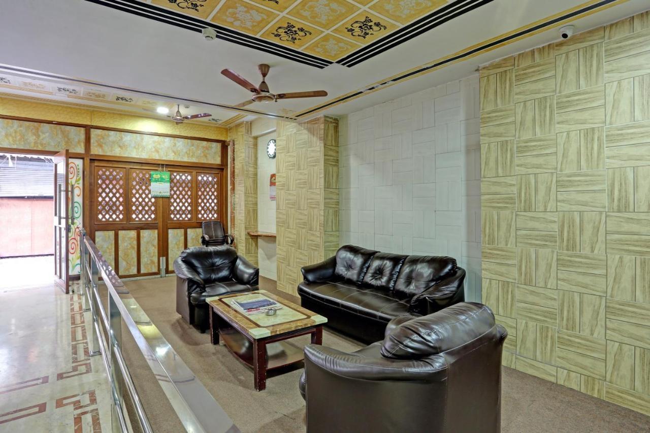 Capital O 79386 Hotel Emirates Bombay Extérieur photo