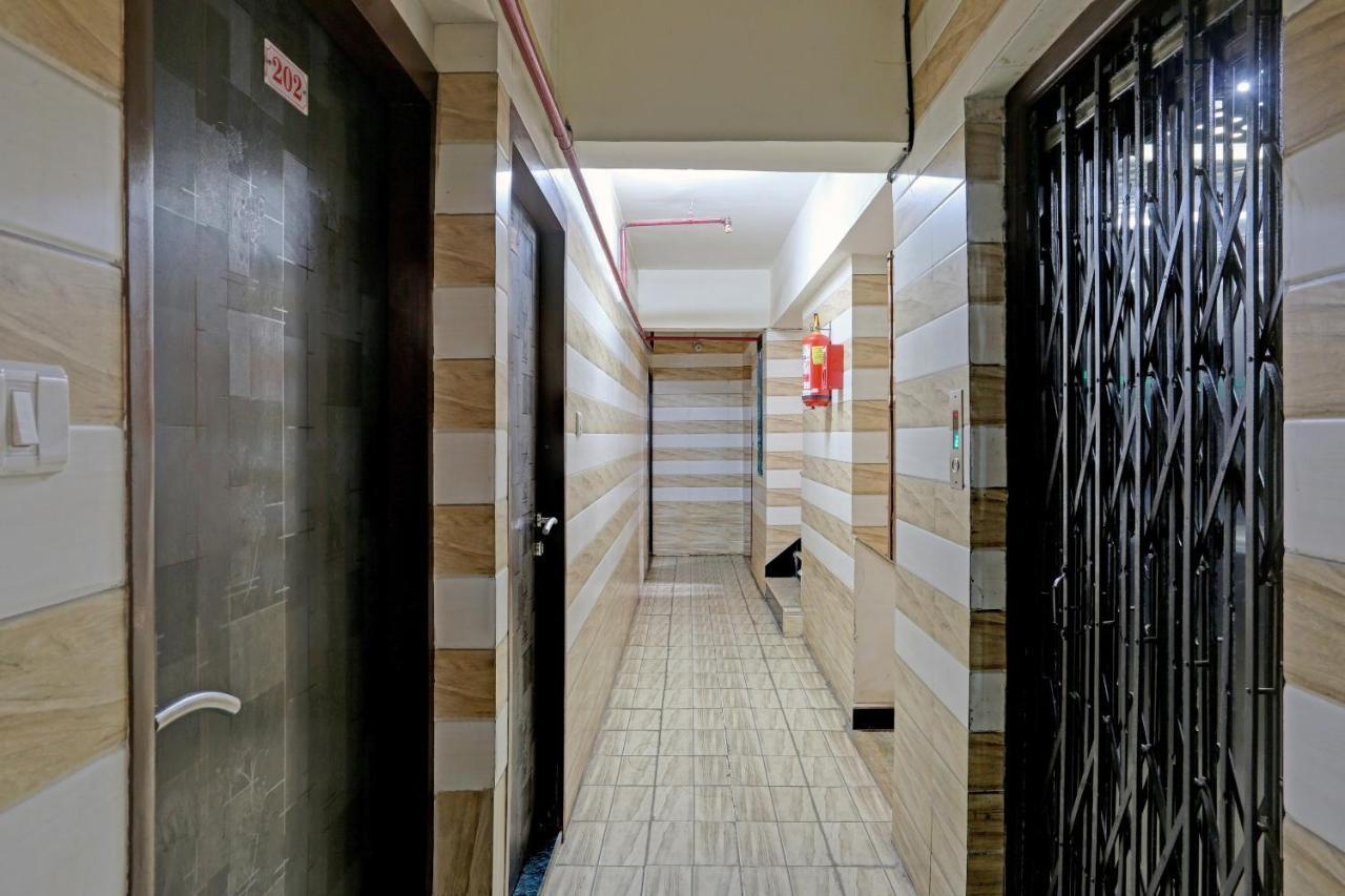 Capital O 79386 Hotel Emirates Bombay Extérieur photo