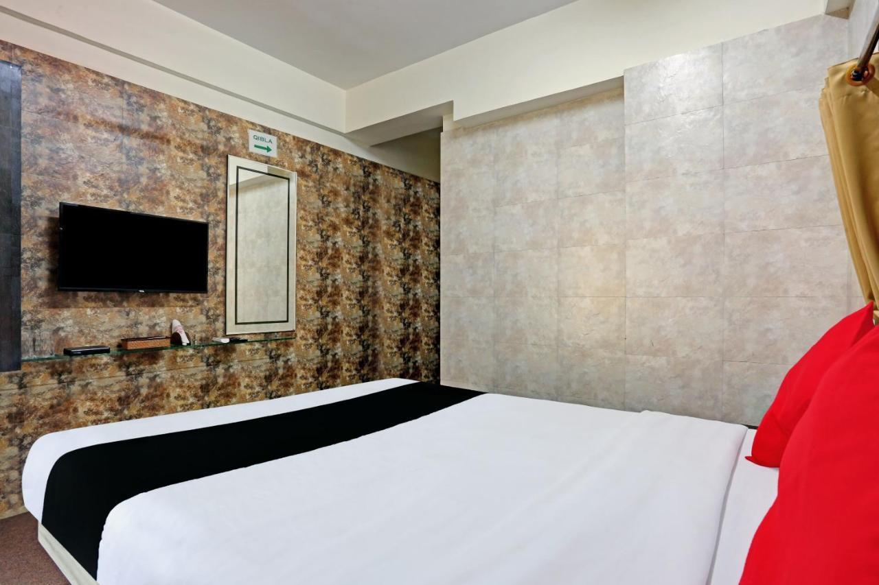 Capital O 79386 Hotel Emirates Bombay Extérieur photo