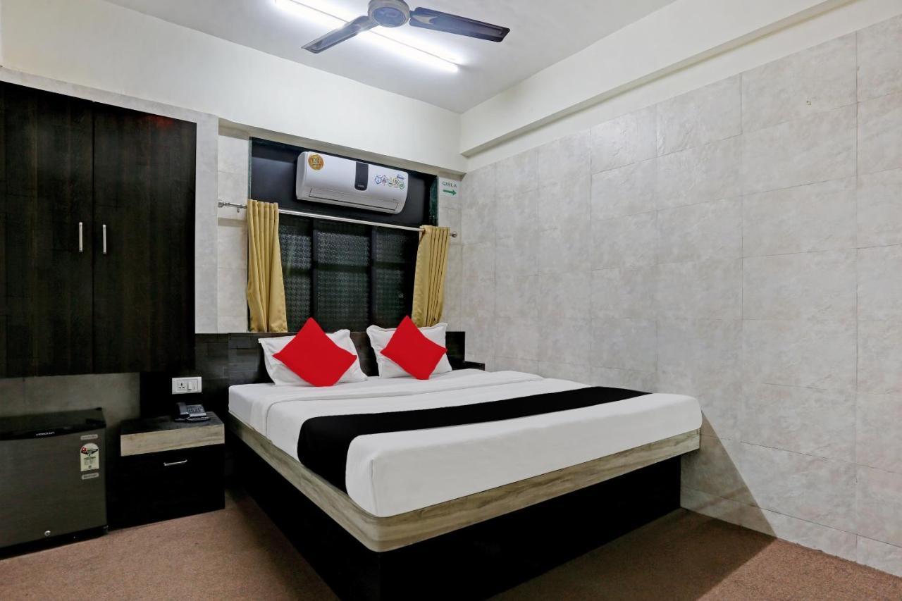 Capital O 79386 Hotel Emirates Bombay Extérieur photo